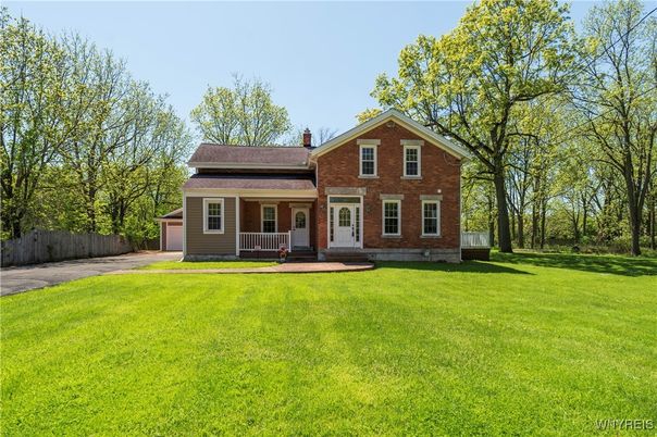 Backyard, Exterior, Facade, Brick Facade, Brick Traditional