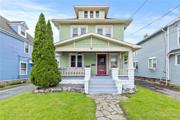 Exterior, Facade, American Foursquare