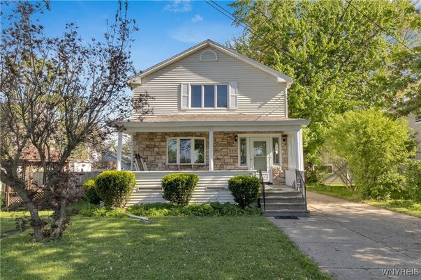 Exterior, Facade, American Craftsman