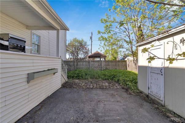 Backyard, Exterior