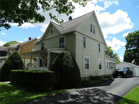 Exterior, Facade, Farmhouse