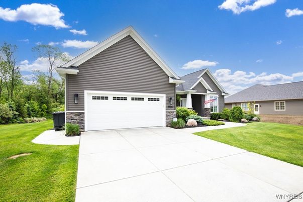 Attached, Exterior, Facade, American Craftsman