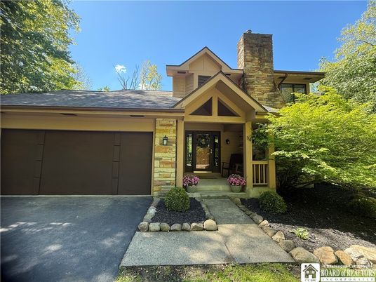 Attached, Exterior, Facade, American Craftsman