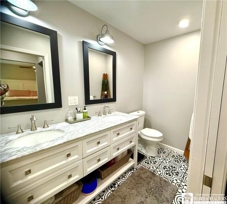 Bathroom, Dual Sink Vanities, Interior, Recessed Lighting