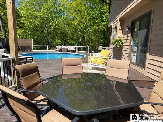 Exterior, Playground, Pool