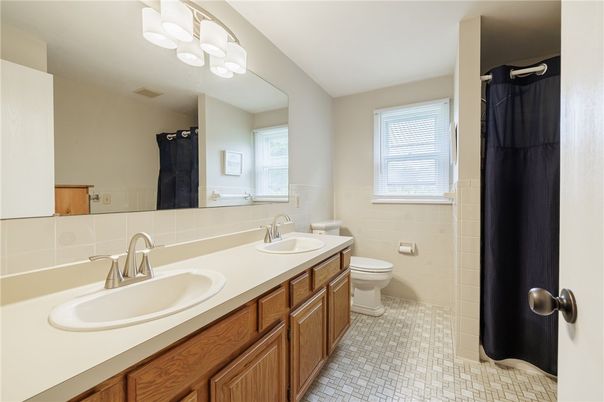 Bathroom, Dual Sink Vanities, Interior