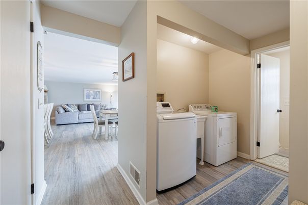 Bedroom, Interior, Washer, Wood Texture Flooring