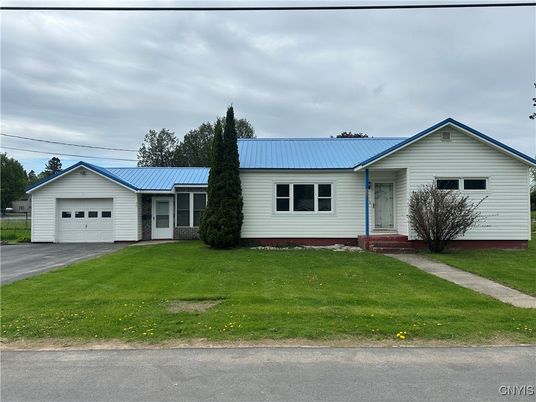 Attached, Exterior, Facade, Ranch