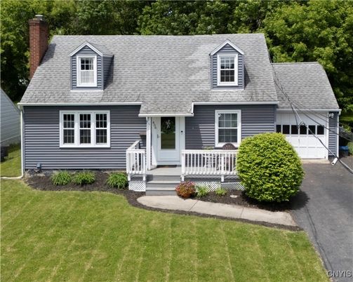 Attached, Exterior, Facade, Cape Cod