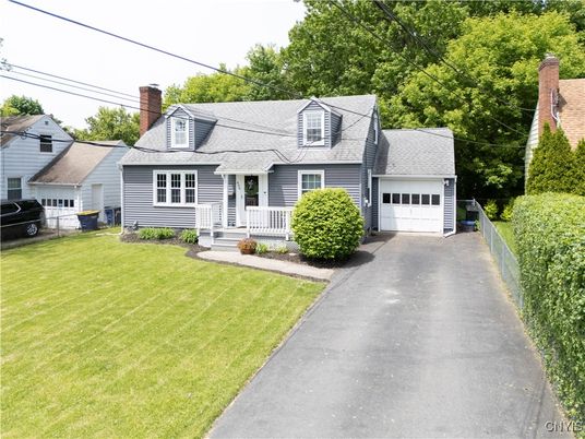 Attached, Exterior, Facade, Cape Cod