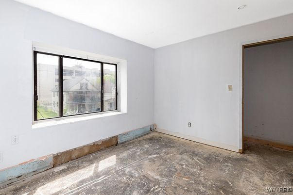 Empty room, Interior