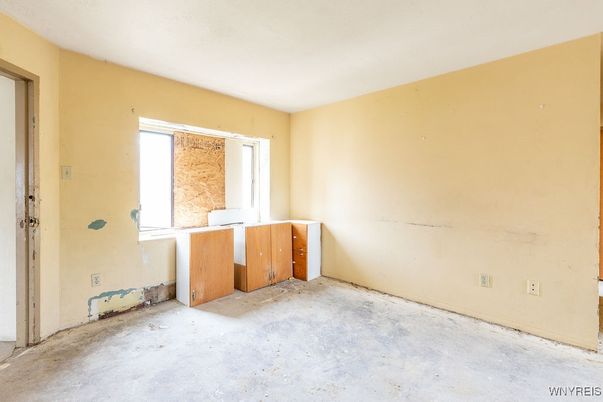 Empty room, Interior