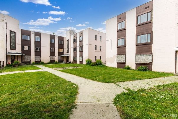 Backyard, Exterior, Facade, Condo Building