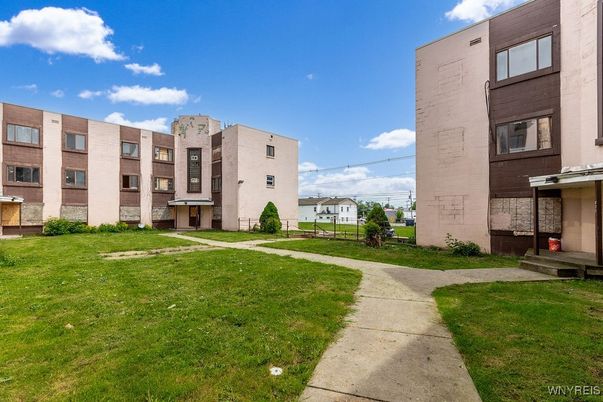 Backyard, Exterior, Facade, Rowhouse