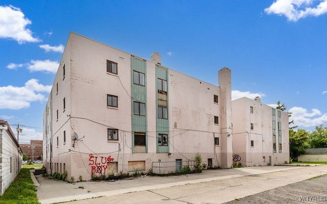 Exterior, Facade, Rowhouse