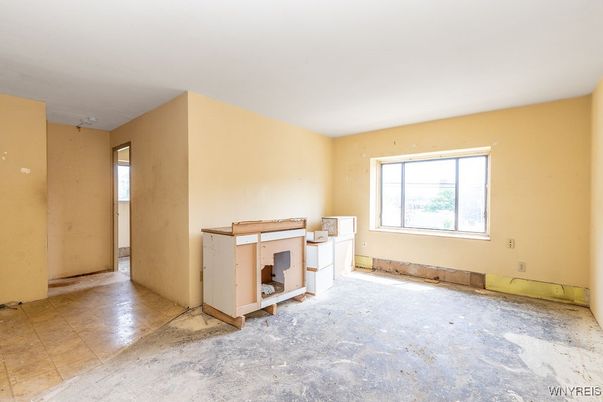 Empty room, Interior