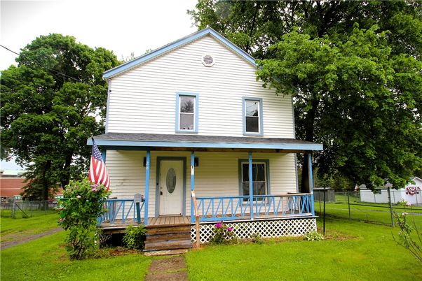 Backyard, Exterior, Facade, Queen Anne Victorian