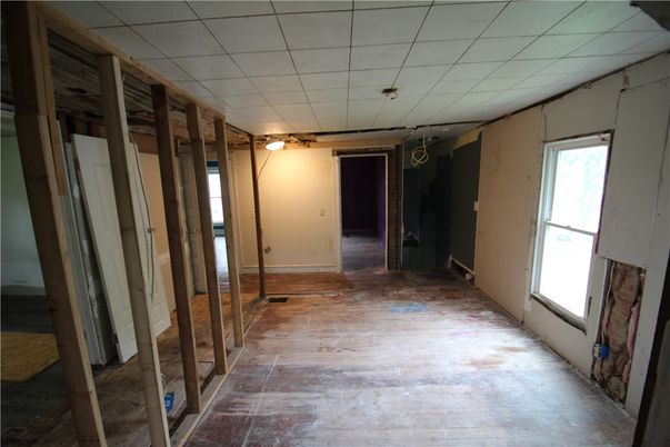 Empty room, Interior