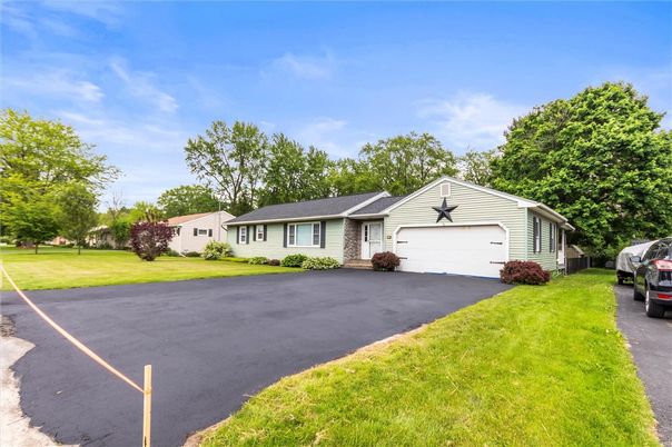 Attached, Exterior, Facade, Ranch