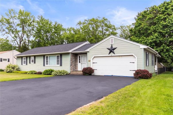 Attached, Exterior, Facade, Ranch