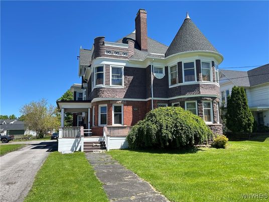 Exterior, Facade, Brick Facade, Queen Anne Victorian