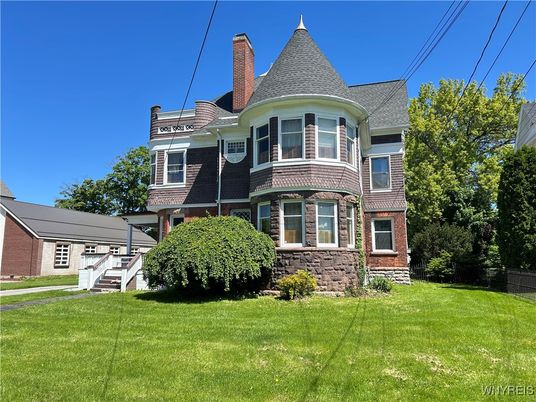 Exterior, Facade, Brick Facade, Queen Anne Victorian