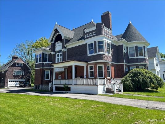 Exterior, Facade, Brick Facade, Queen Anne Victorian