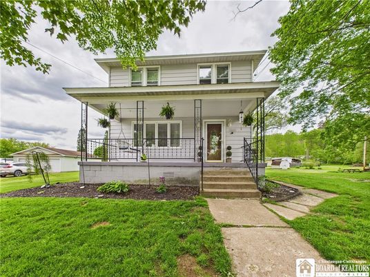 Exterior, Facade, American Foursquare