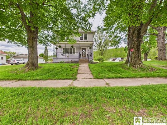 Backyard, Exterior, Facade, American Foursquare