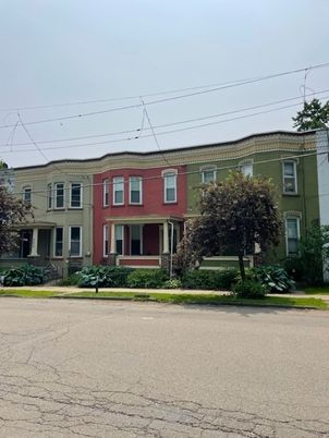 Exterior, Facade, Rowhouse