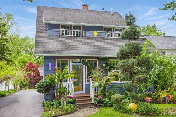 Exterior, Facade, Cape Cod