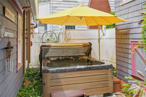 Exterior, Hot Tub