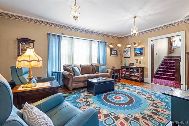 Chandelier, Interior, Living room