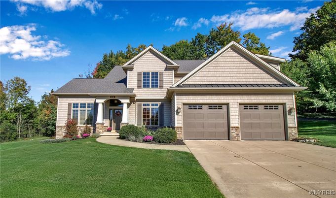 Attached, Exterior, Facade, Brick Traditional