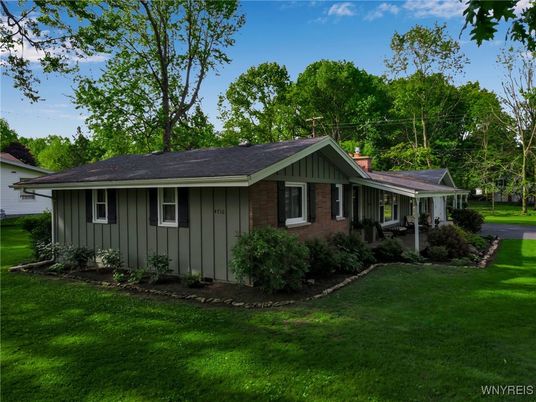 Exterior, Facade, Brick Facade, Ranch