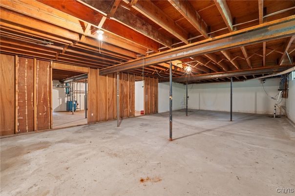 Empty room, Interior, Wooden Beams, Wooden Ceilings