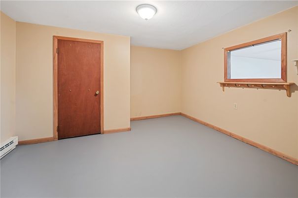 Empty room, Interior