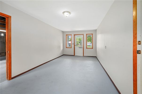 Empty room, Interior