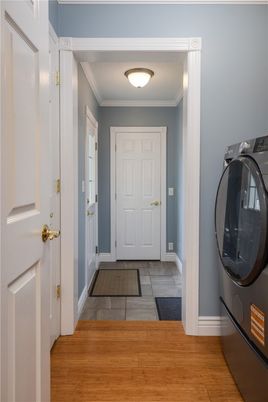 Interior, Washer, Wood Texture Flooring