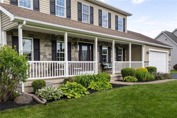 Attached, Exterior, Facade, American Foursquare