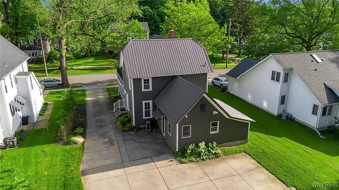 Exterior, Drone