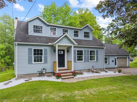 Attached, Exterior, Facade, Cape Cod