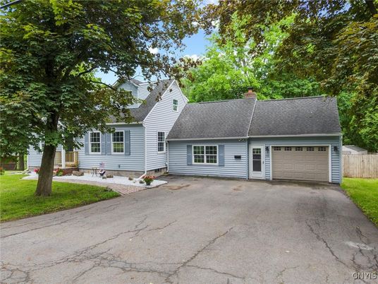 Attached, Exterior, Facade, Cape Cod