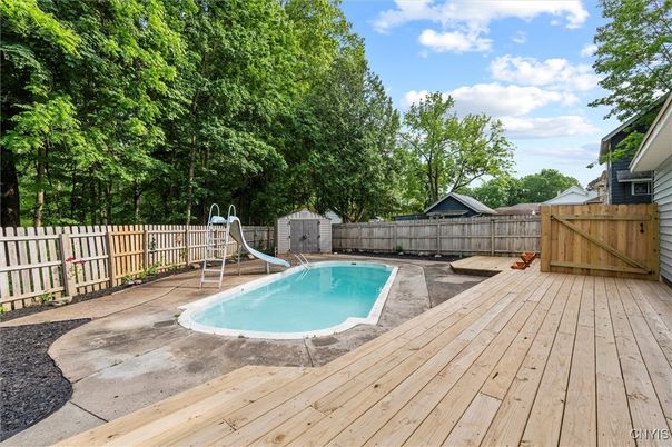 Exterior, Playground, Pool