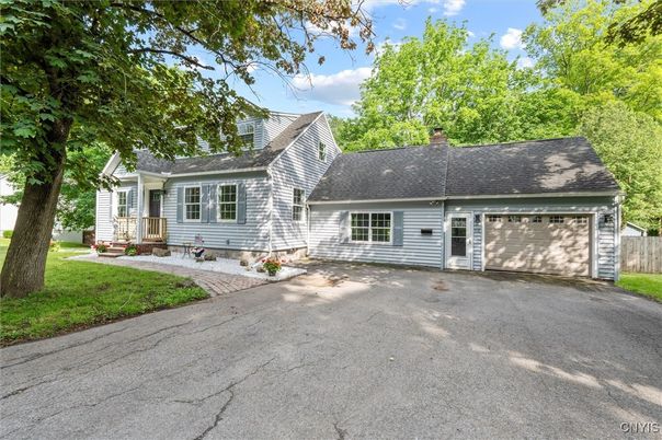Attached, Exterior, Facade, Cape Cod