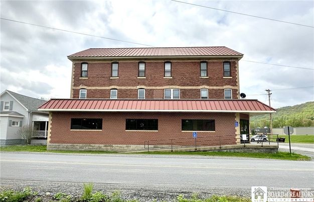 Exterior, Facade, Brick Facade, Georgian