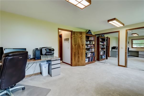 Home Office, Interior