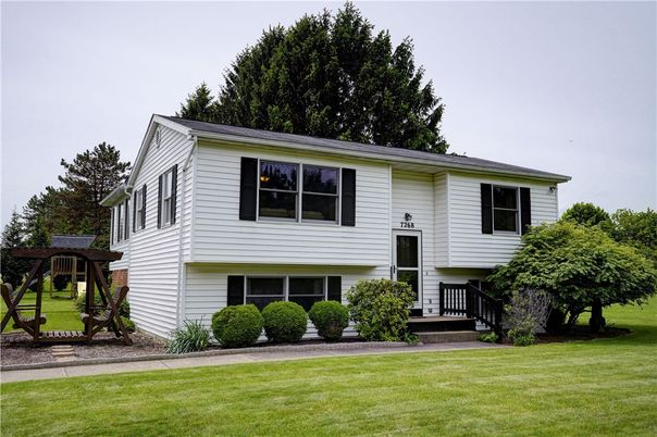 Backyard, Exterior, Facade, Raised Ranch