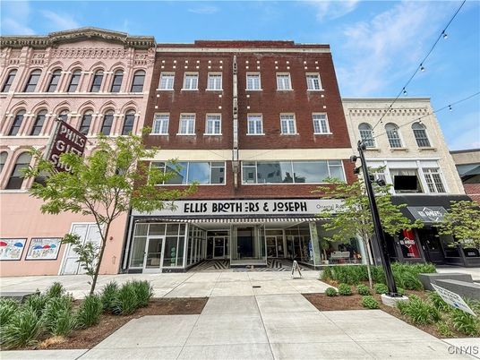 Exterior, Facade, Rowhouse