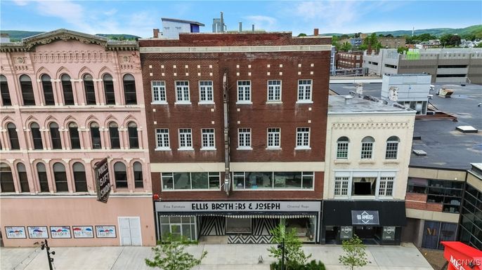 Exterior, Facade, Rowhouse